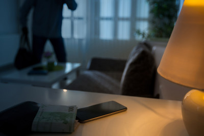 Xətai rayonunda evdən 20.000 AZN oğurlanıb