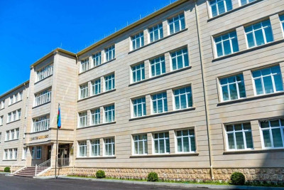 Bakıda sinif otağında şagirdlərin yemək bişirməsinə şərait yaradan məktəb direktoruna şiddətli töhmət verilib
