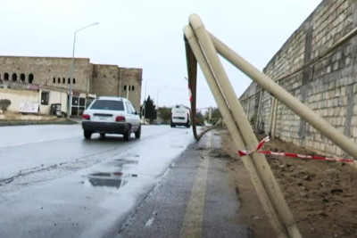 Xəzər rayonunda qoparaq yola düşən qaz borusu təhlükə mənbəyinə çevrilib