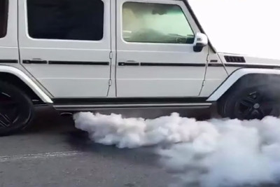 Bakıda “Gelandewagen” qəfil tüstülənib