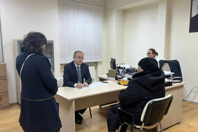 Səbailin icra başçısı şəhid anasının qayğıları ilə maraqlanıb