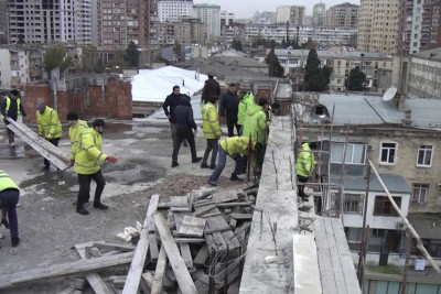 Nərimanov rayonunda qanunsuz tikililər sökülür