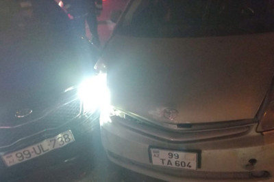 Metronun “Xalqlar dostluğu” stansiyası yaxınlığında 2 avtomobil toqquşub