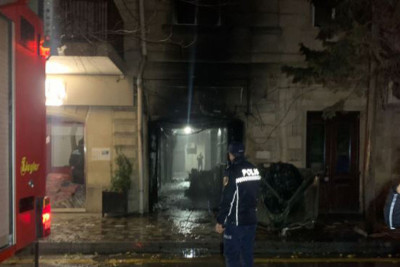 Nəsimi rayonunda yanğın su borusunu partladıb