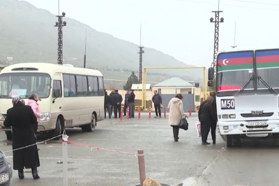 İşə getmək üçün 3 marşrutu dəyişən sakinlər uyğun marşrut xətti istəyirlər
