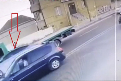 Bakıda avtomobilin sürücüsü qoşa xəttin tələbini pozaraq qəzaya uğrayıb