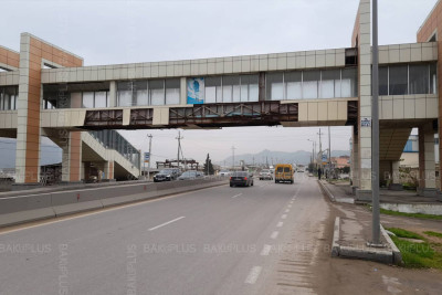 Xocəsən qəsəbəsində yerüstü piyada keçidi qəzalı vəziyyətdədir