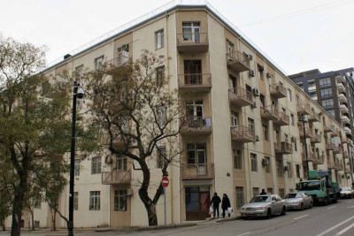 Bakının mərkəzində 100 illik bina yenidən qurulub