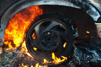 Xətai rayonunda “Mercedes” alışıb