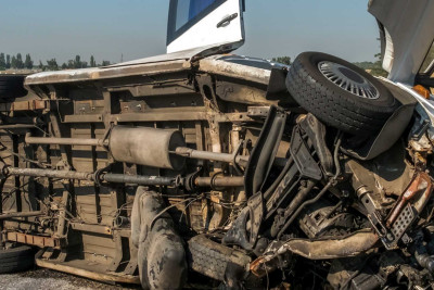 “Ağ şəhər”də betonqarışdıran maşın aşıb