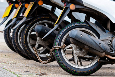Yasamalda moped oğruları tutulublar - YENİLƏNİB