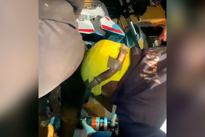 Neftçilər prospektində motosikletçinin ayağına dəmir girib