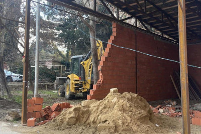 Suraxanı rayonunda qanunsuz tikilən binalar FHN tərəfindən sökülüb
