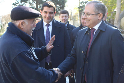 Səbailin icra başçısı sakinlərin müraciətlərini dinləyib
