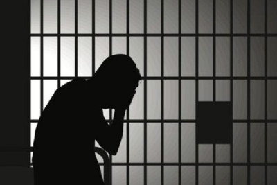 Dostunu öldürüb, sonra basdıran qatil həbsxanada ölüb