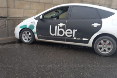 Mətbuat prospektində “Prius” divara çarpılıb