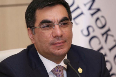 Prezident Bakı Ali Neft Məktəbinin rektorunu təltif edib