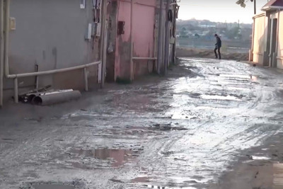 Ramana: Dadaş Bünyadzadə küçəsinin yolları keçilməz vəziyyətdədir