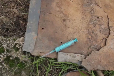 Narkomanların müalicə olunduğu bina indi narkotiki qəbul etmək üçün istifadə olunur
