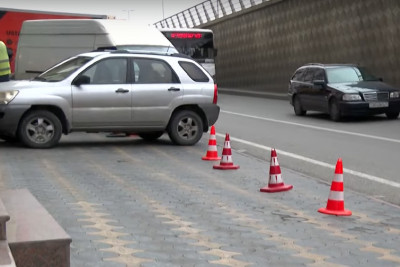 Bakıda obyektlərin sahibkarları səkiləri zəbt edirlər