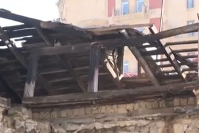 Bakıda sakinlər 25 ildir ki, yanğından sonra qəzalı binada yaşayırlar