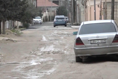 Buzovna qəsəbəsinin yolları çala-çuxurdur