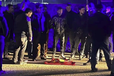Masazırda yeni doğulmuş körpə küçəyə atılıb