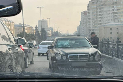 Ziya Bünyadovda baş vermiş qəza tıxaca səbəb olub - FOTO