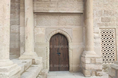 Əmircan qəsəbəsinin ən qədim tarixi abidələrindən olan Nizaməddin məscidi