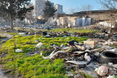 Ağ Şəhərdə küçə zibilliyə çevrilib