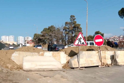 Badamdar yolu yenə bağlanıb