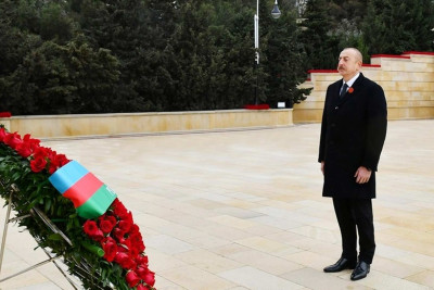 Ölkə başçısı Şəhidlər xiyabanını ziyarət edib - FOTO