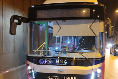 Bakıda qadın “BakuBus” avtobusunun altında qalıb