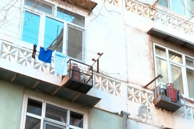 Binəqədi: Əcəmi Naxçıvani küçəsində 31 illik binaya qaz xətti çəkilməyib
