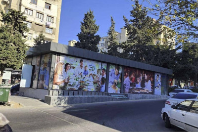 Əhmədlidə yol arasında yerləşən ağaclıqda tikilən obyekt restoran kimi fəaliyyət göstərir