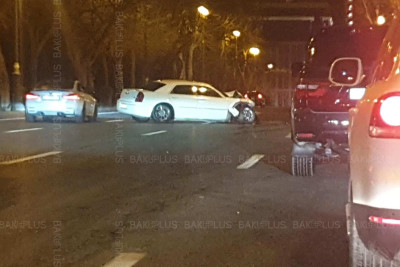 Zorge parkının yaxınlığında “Chrysler” “Toyota” ilə toqquşub - VİDEO