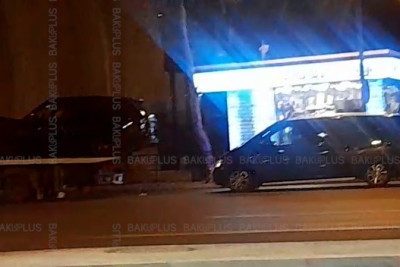 Yusif Səfərov küçəsində “Prius” “Range Rover”lə toqquşub - VİDEO