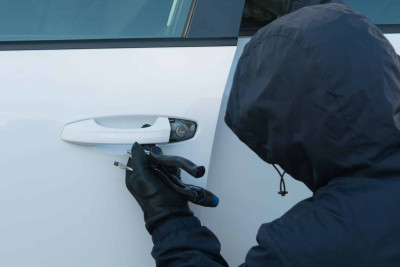 Türkan qəsəbəsində silsilə oğurluqlar: iki ev, bir avtomobil qarət edilib