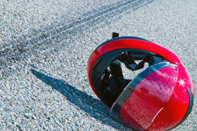 Nəsimi rayonunda motosiklet və avtomobil qəza törədiblər