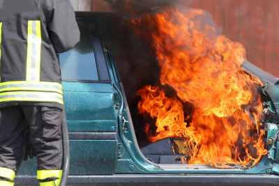 Nərimanov rayonunda avtomobildə yanğın olub