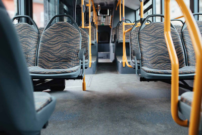 Bakıda sərnişin avtobusu insanları təhlükə altına atıb