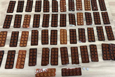 Nərimanov rayonunda yaşayış binasının qarşısında narkotik tapılıb