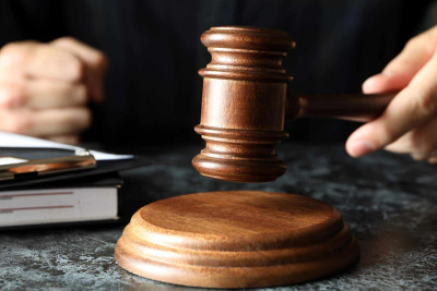 Bakıda qız öz rəfiqəsinin telefonunu oğurlayıb