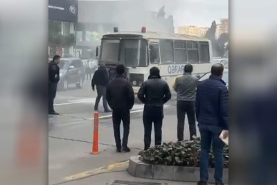 Bakının mərkəzində avtobus yanıb