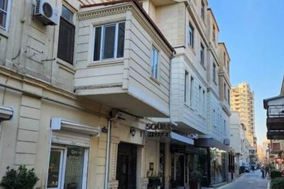 Bakının mərkəzində yerləşən tarixi binaya müdaxilə olunub - YENİLƏNİB