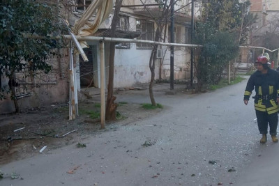 Beşmərtəbəli yaşayış binasında partlayış olub: 2 nəfər xəsarət alıb