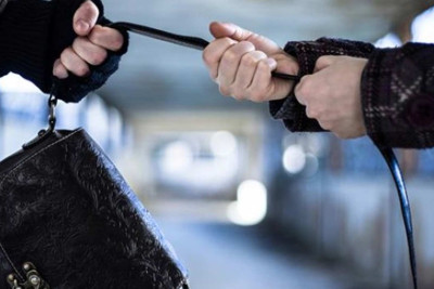 Bakıda qadın quldurun hücumuna məruz qalıb