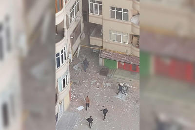 9-cu mikrorayonda yaşayış binasında partlayış olub - VİDEO / Hadisə yerindən görüntülər
