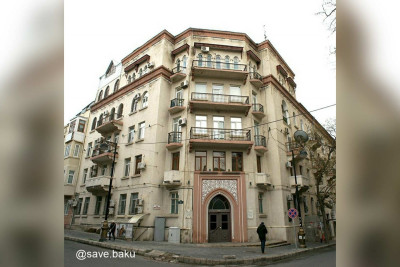 Bakının mərkəzində binaya ikimərtəbəli mansard əlavə edilib