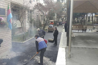 Nəsimi rayonunda yaşayan şəhid ailəsinin evinin qarşısı abadlaşdırılıb